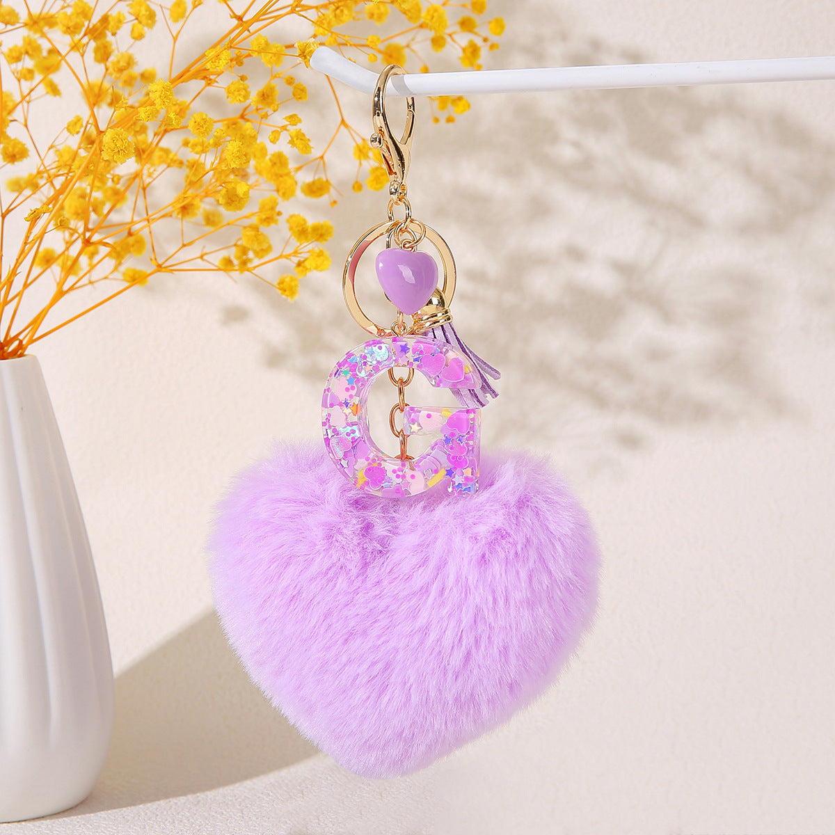 Wholesale in stock Love Shape Hair Ball Letter Keychain Wholesale Glue Sequins 26 Letter Key Ring Girl Backpack Decoration